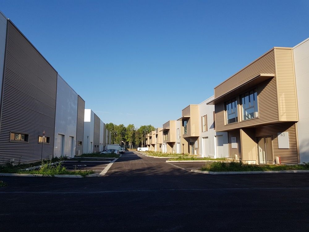 Location entrepôts 500 m² non divisibles