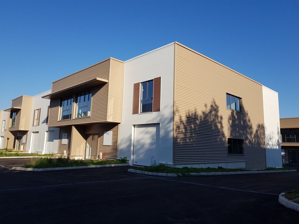 Location entrepôts 500 m² non divisibles