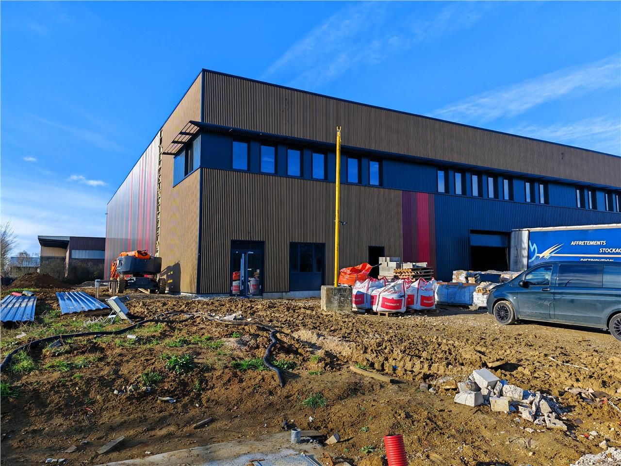 Location entrepôts 12208 m² non divisibles