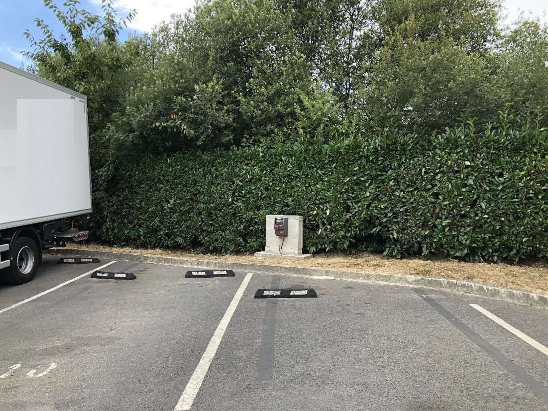 Location entrepôts 6897 m² non divisibles