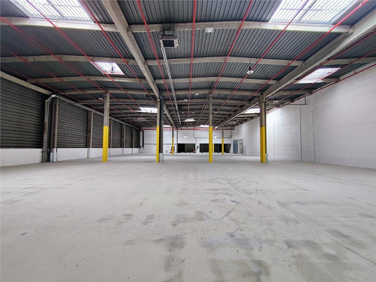Location entrepôts 2098 m² non divisibles