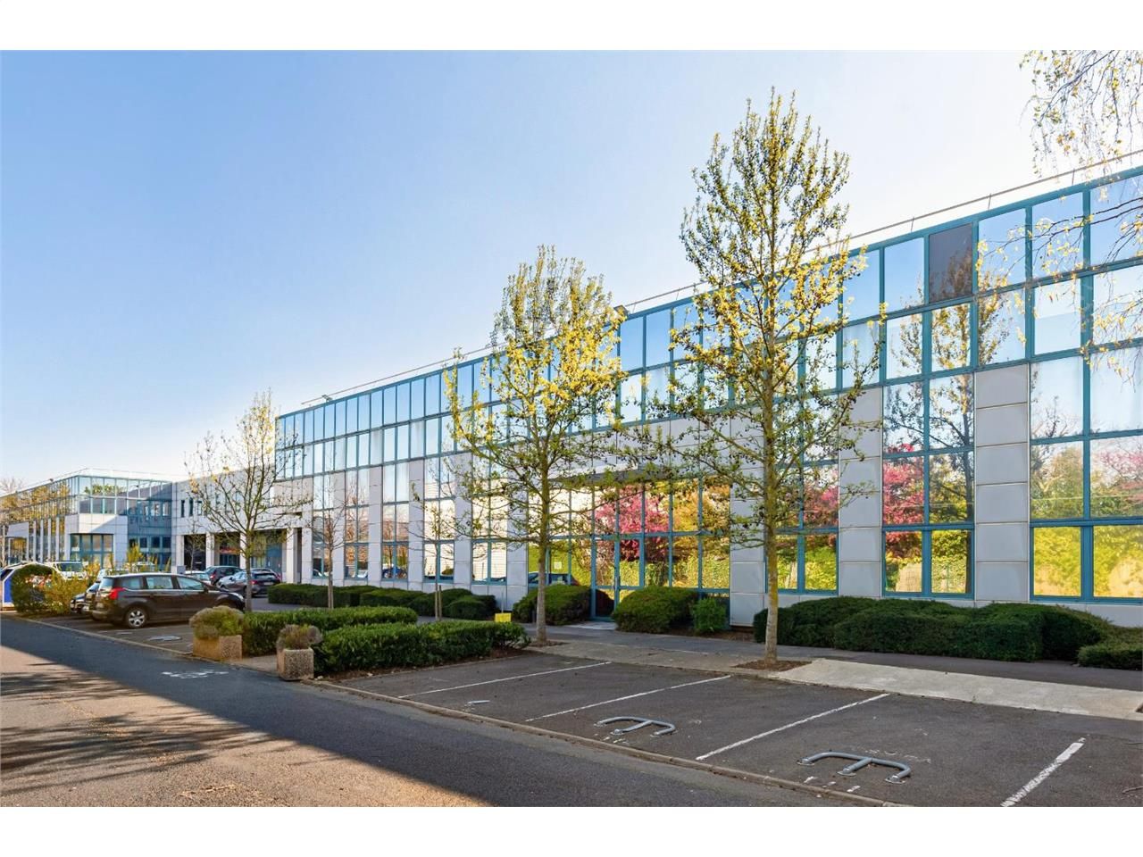 Location entrepôts 3441 m² non divisibles