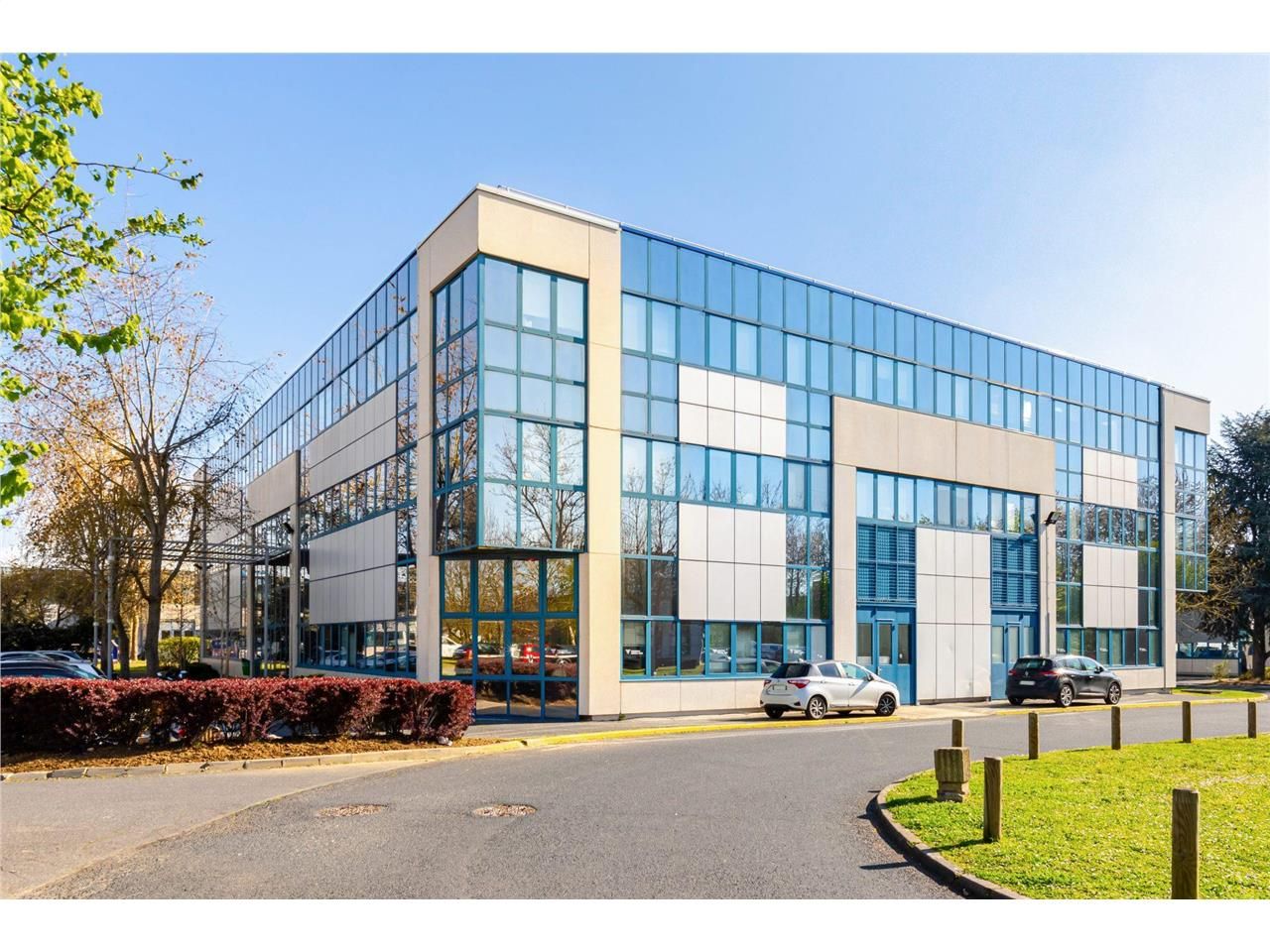 Location entrepôts 3441 m² non divisibles