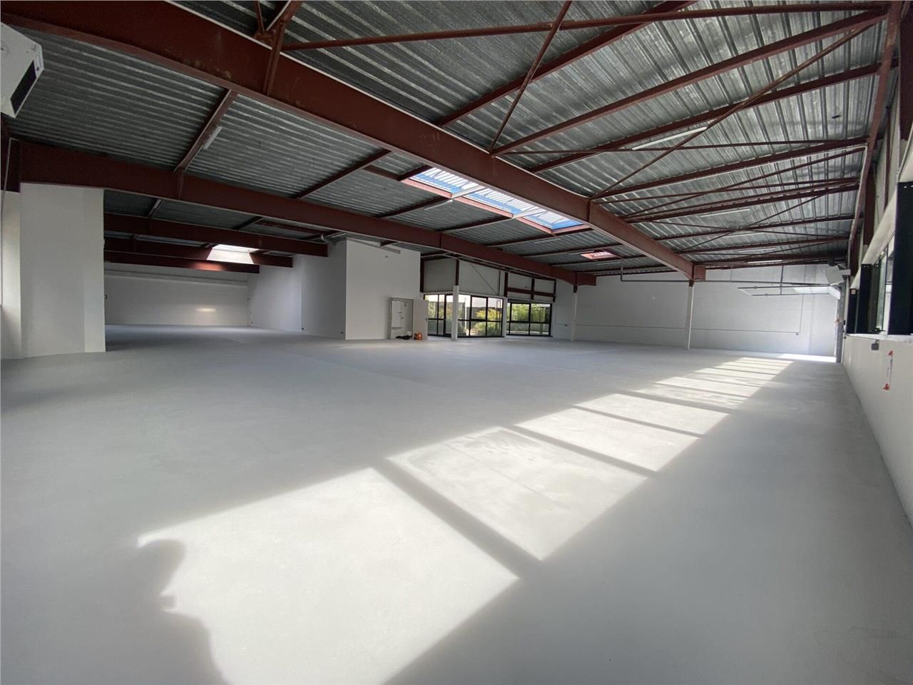 Location entrepôts 567 m² non divisibles