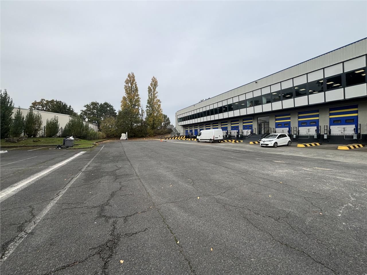Location entrepôts 8058 m² non divisibles