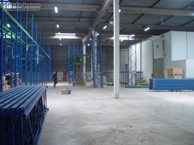 Location entrepôts 8058 m² non divisibles