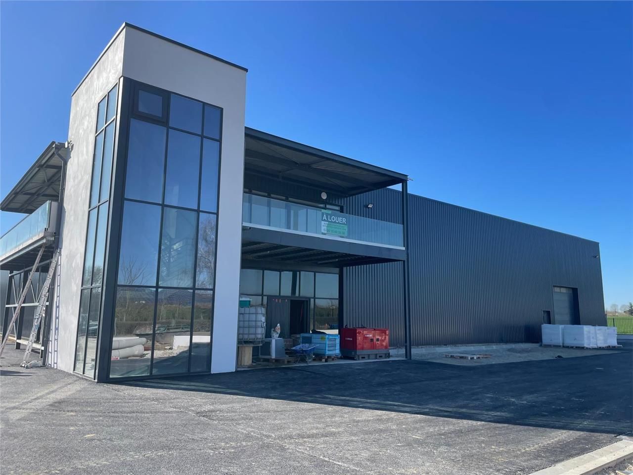 Location entrepôts 1518 m² non divisibles
