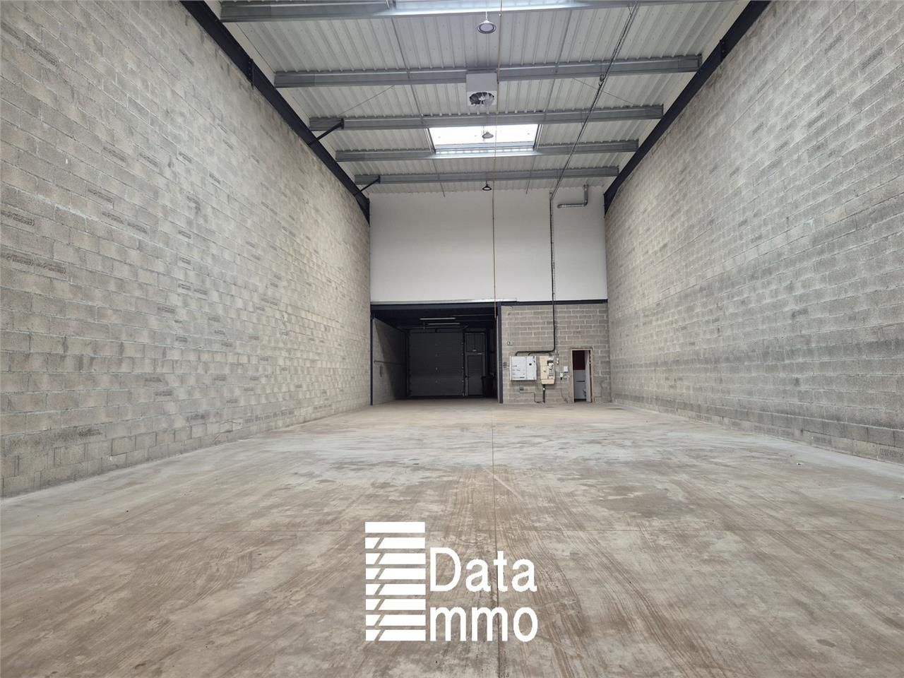 Location entrepôts 421 m² non divisibles