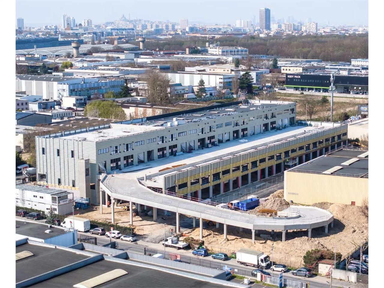 Location entrepôts 2055 m² non divisibles