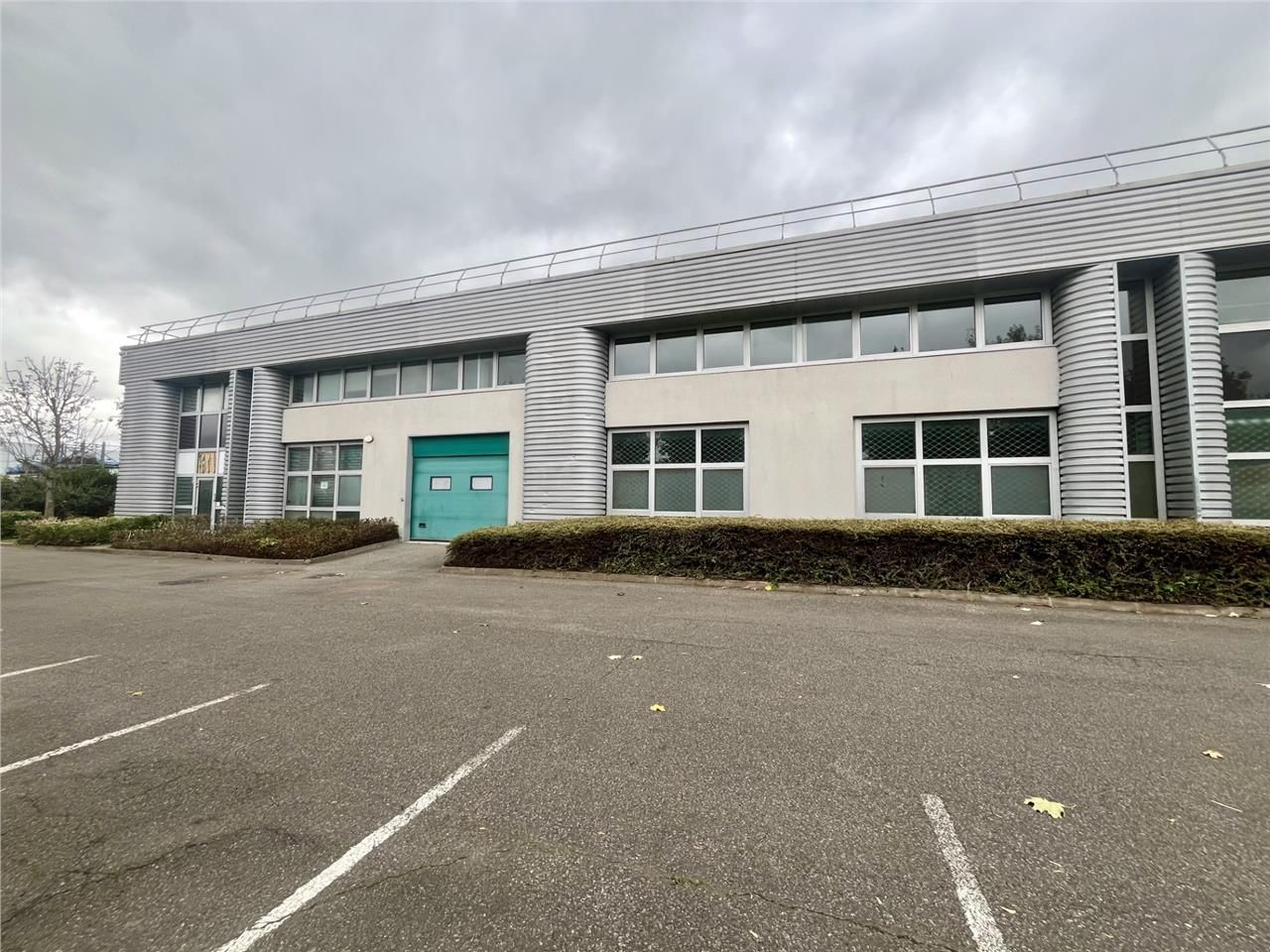 Location entrepôts 481 m² non divisibles