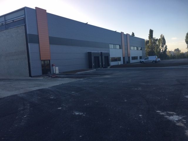 Location entrepôts 1282 m² non divisibles