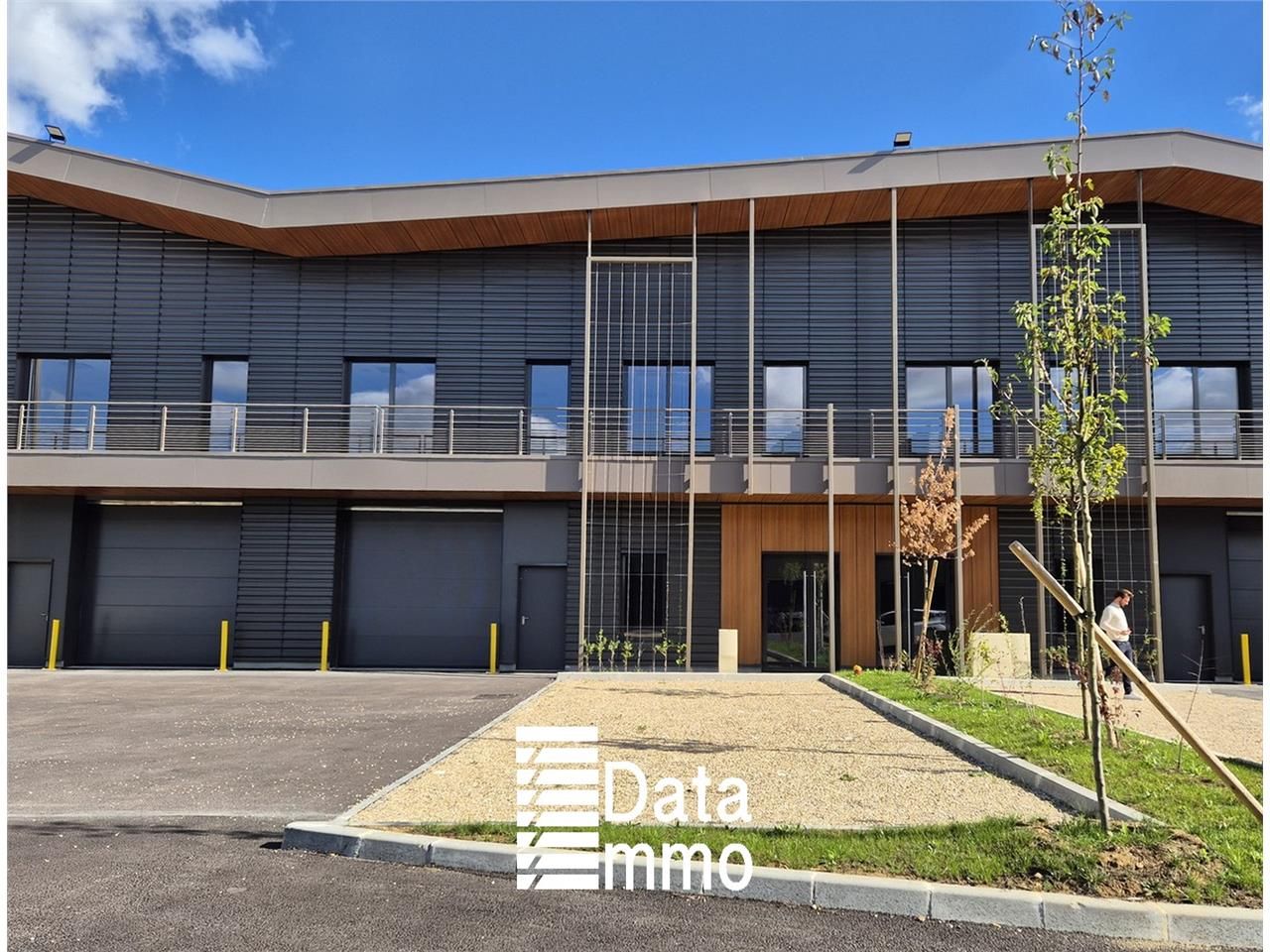 Location entrepôts 1979 m² non divisibles