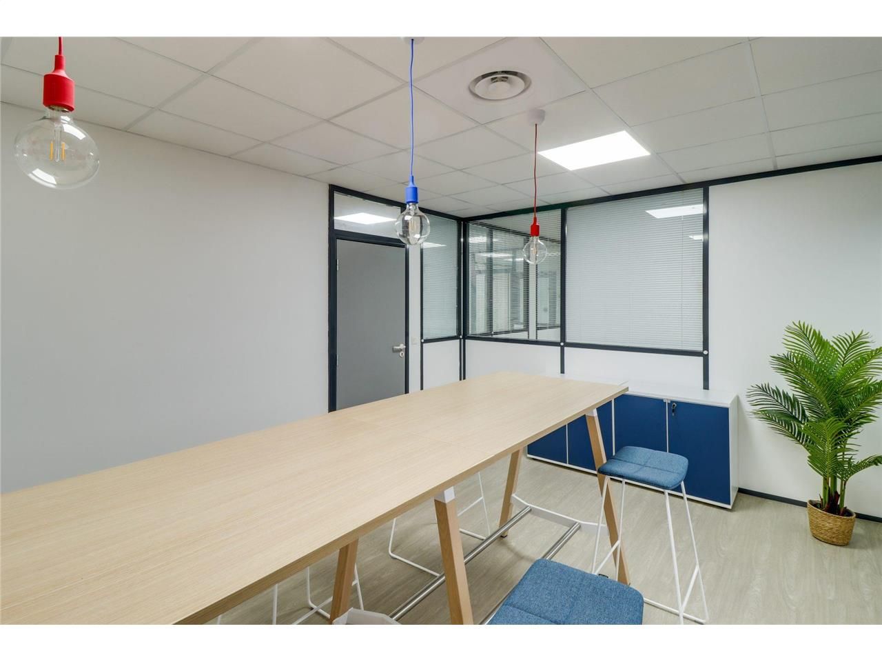 Location entrepôts 1229 m² non divisibles
