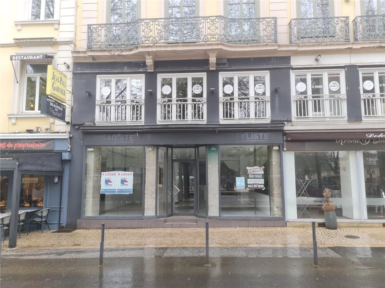 Location local commercial 137 m² à Saint-Etienne