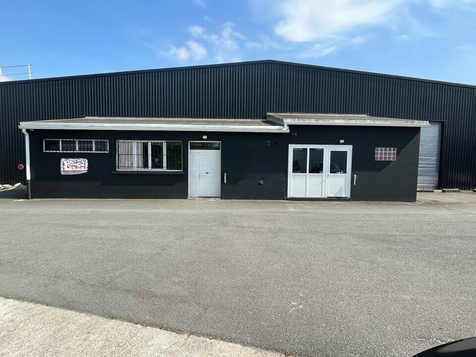 Location local commercial 93 m² non divisibles
