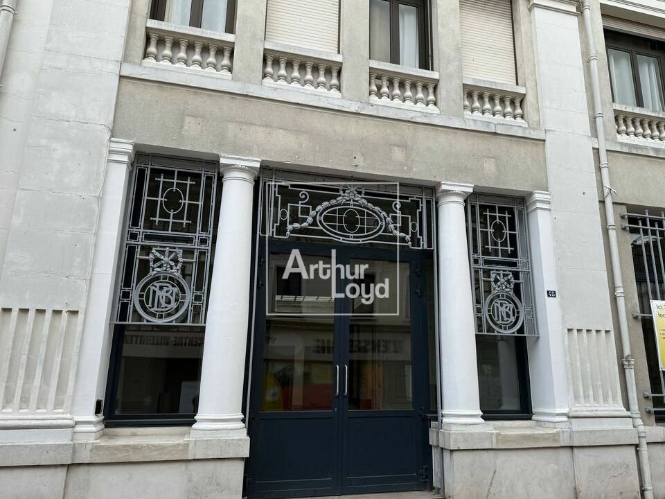 Location local commercial 363 m² non divisibles