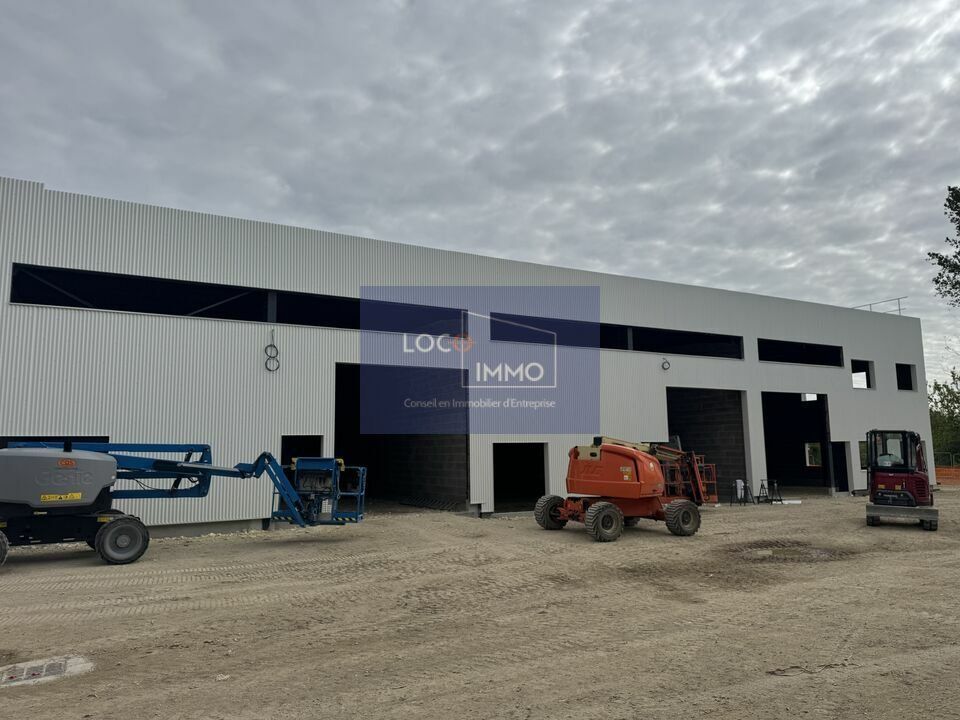 Vente local d''activites 305.3 m² divisibles à partir de 89.6 m²