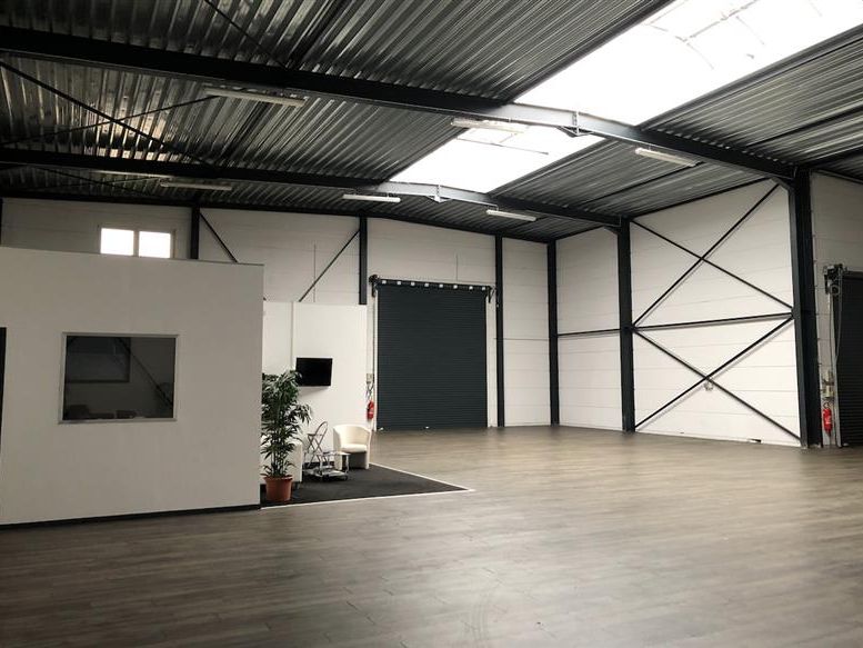 RARE - ENTREPOT DE 330M² 