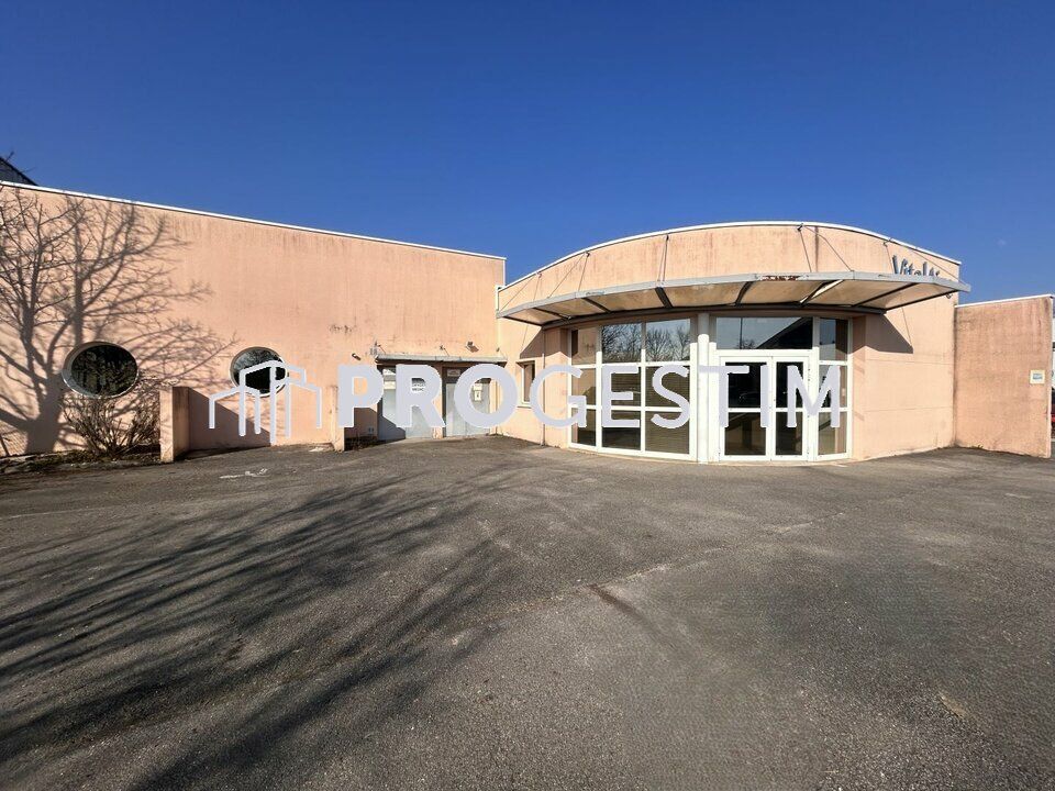 Location local d''activites 300 m² non divisibles