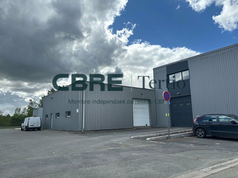 Vente local d''activites 1110 m² non divisibles