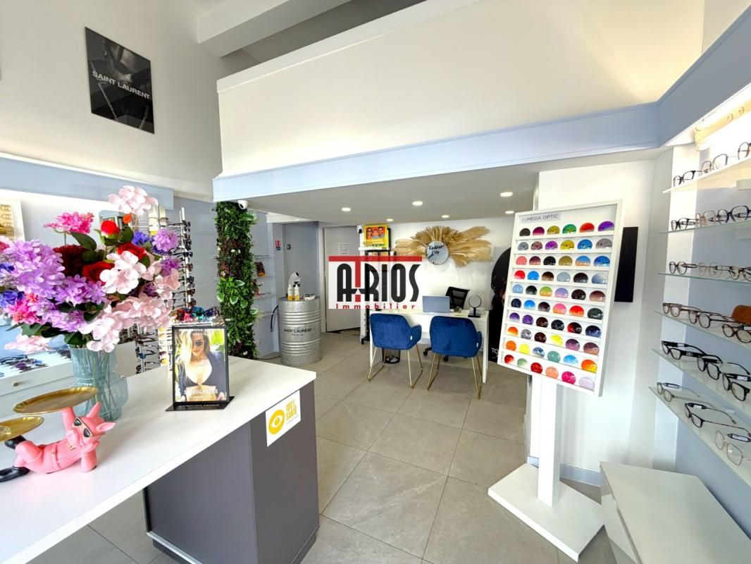 Location local commercial 32 m² non divisibles