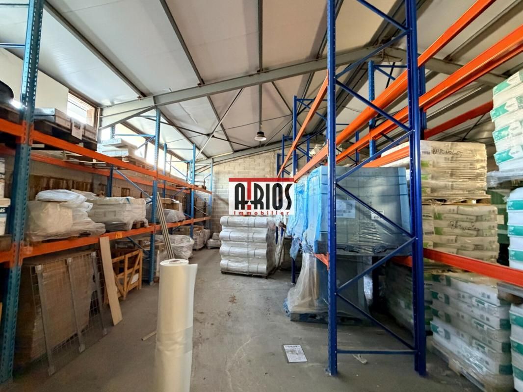 Location entrepôts 437 m² non divisibles
