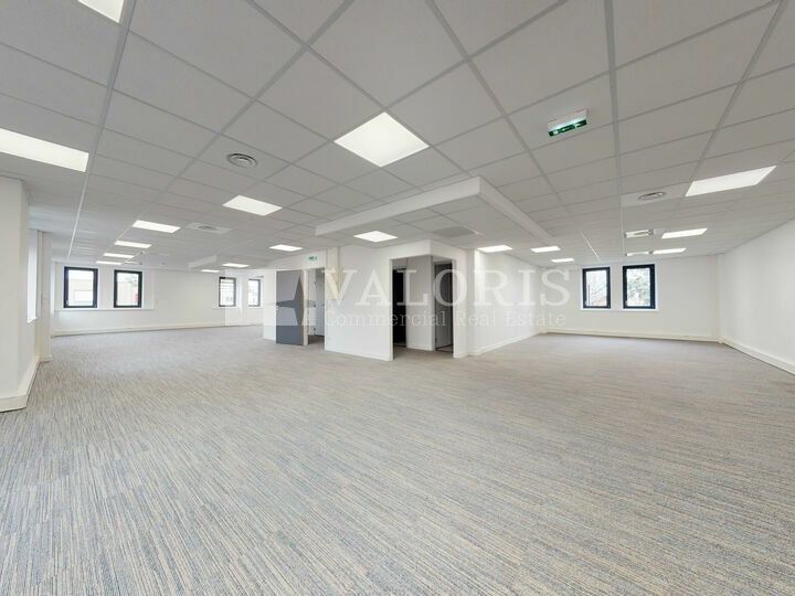 6373 m² pour ce bureaux en location à Venissieux