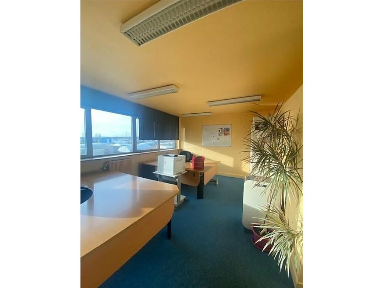 Bureaux récemment rénovés et situés au cœur de la ZI.