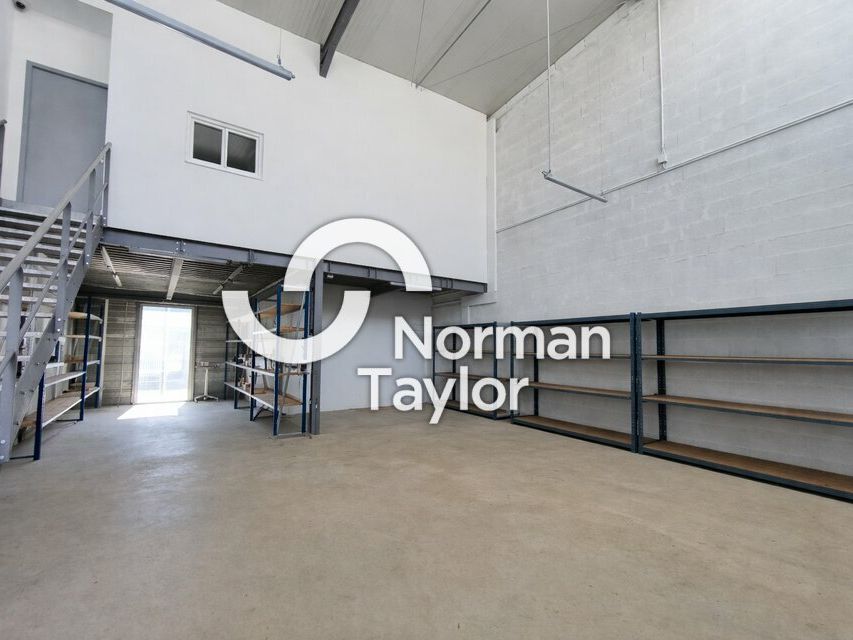 Location local d''activites 250 m² non divisibles