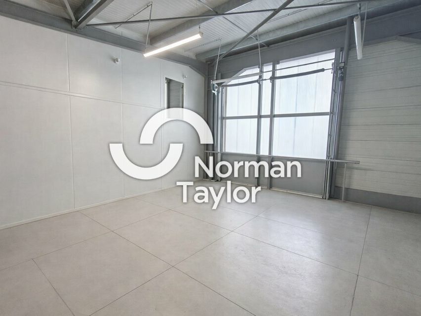 Location local d''activites 88 m² non divisibles