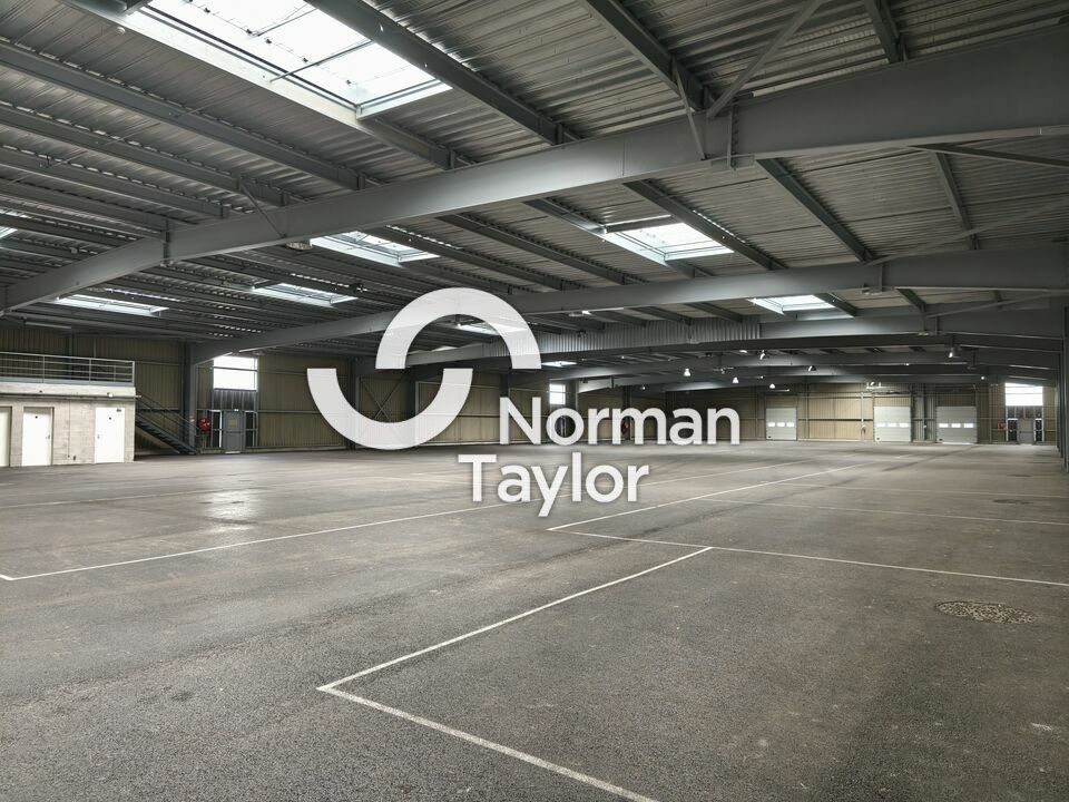 Location local d''activites 2994 m² non divisibles