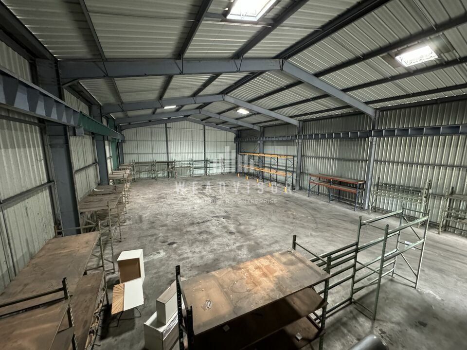 Location local d''activites 750 m² non divisibles