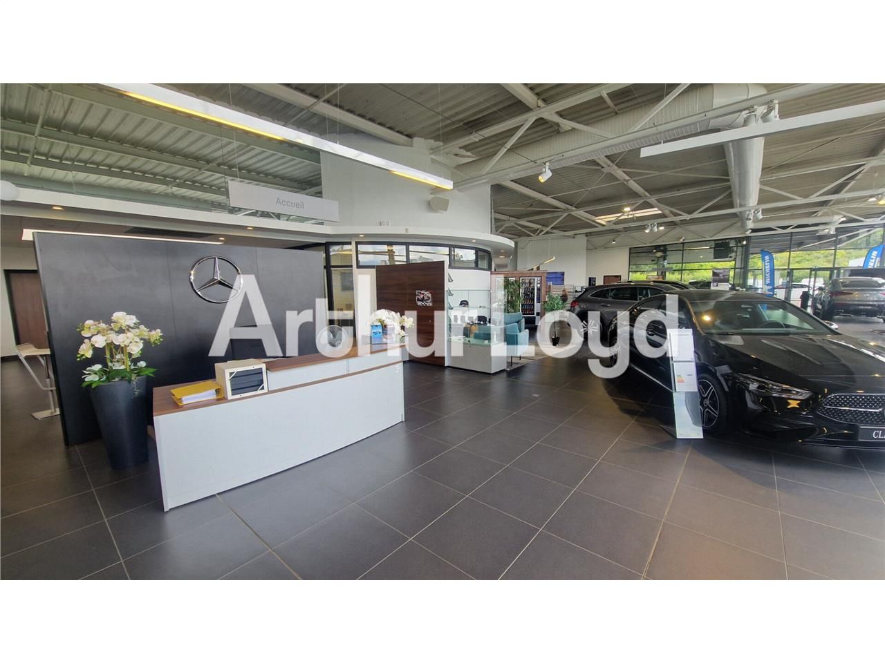 Location local commercial 3300.00 m² à MONDEVILLE