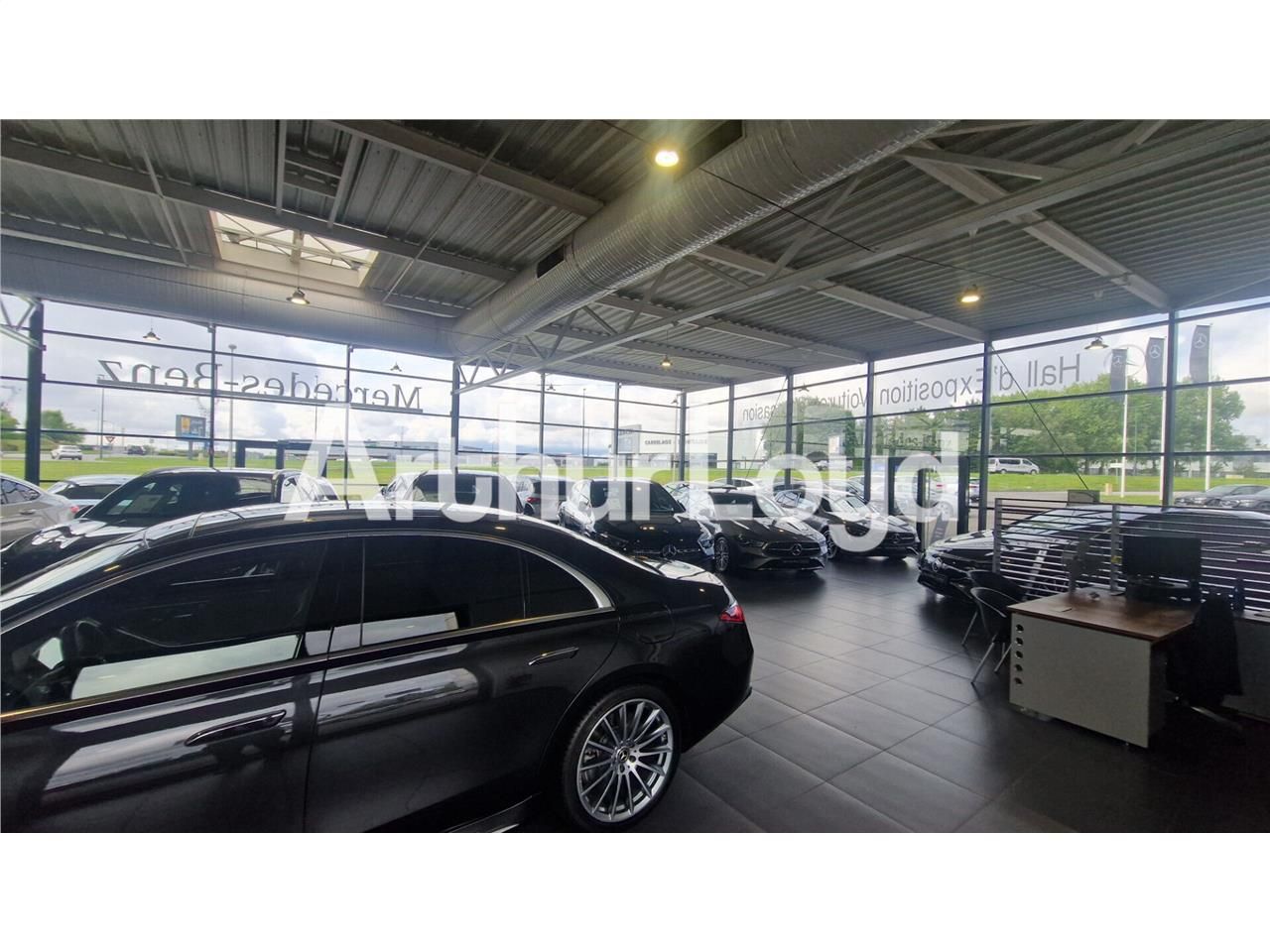 Location local commercial 3300.00 m² à MONDEVILLE