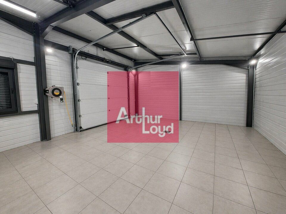 THIERS A VENDRE LOCAL ACTIVITE 83 M² - PARCELLE 2000 M² - BATIMENT INDEPENDANT
