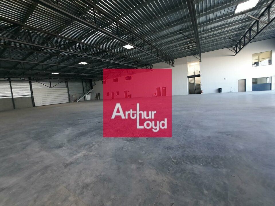 SECTEUR ISSOIRE A VENDRE LOCAL ACTIVITE 2 755 M² - BATIMENT INDEPENDANT - PARCELLE 5768 M²