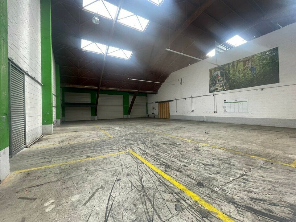 A louer 480 m² Cormelles le royal
