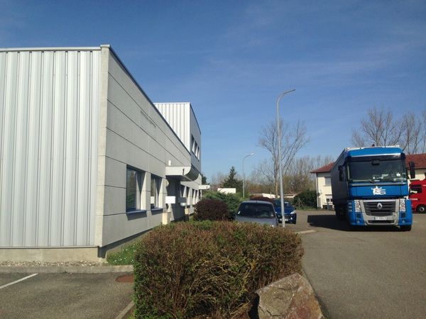 Vente local d''activites 165 m² non divisibles