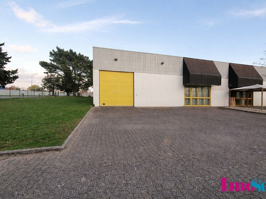 Location local commercial 365 m² non divisibles