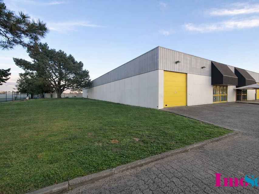 Location entrepot 365 m² non divisibles