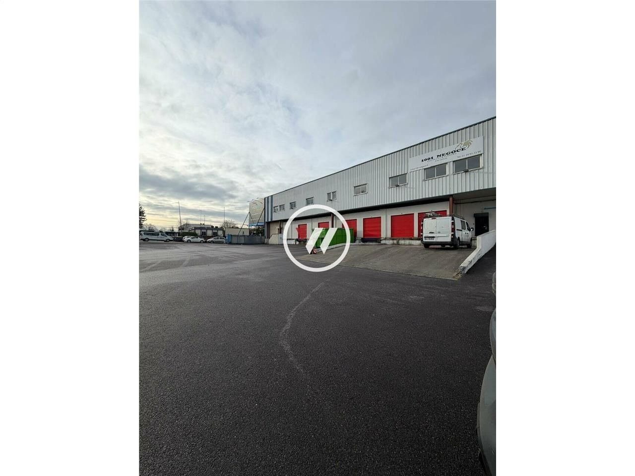 Location entrepot 1400 m² non divisibles