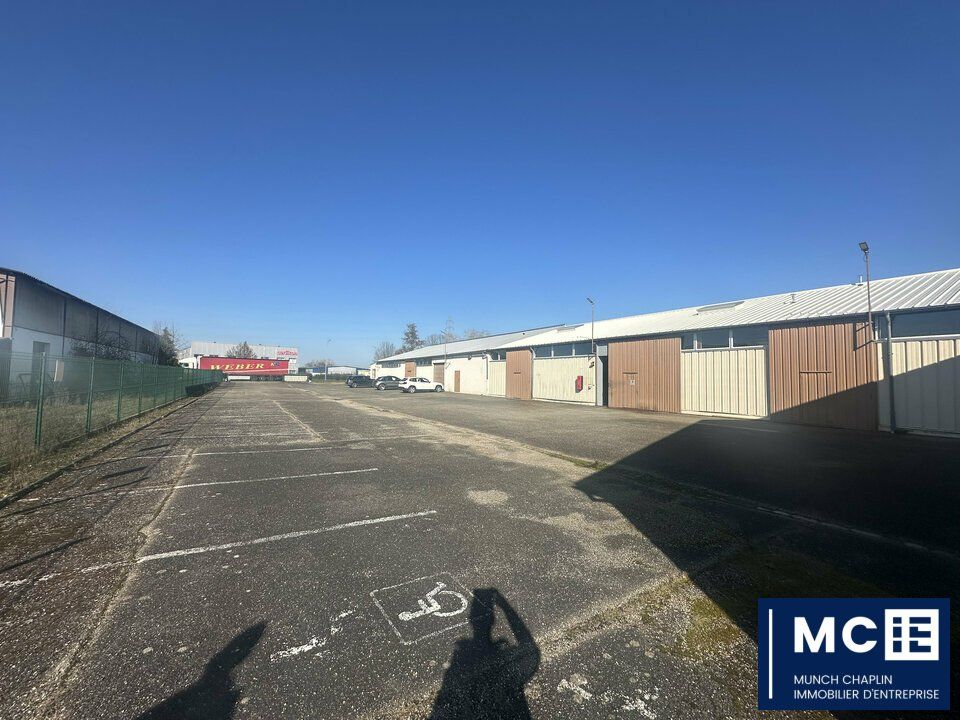 Location local d''activites 1400 m² divisibles à partir de 400 m²