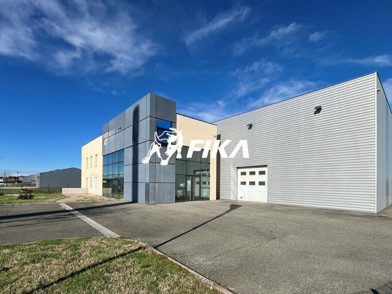 Vente local d''activites 1300 m² non divisibles