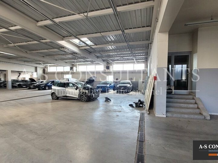 ANNONAY (07100) à vendre local d'activité de 1 200 m² avec nombreux stationnements situé proche des axes.