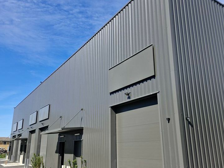 Vente local d''activites 380 m² divisibles à partir de 94 m²