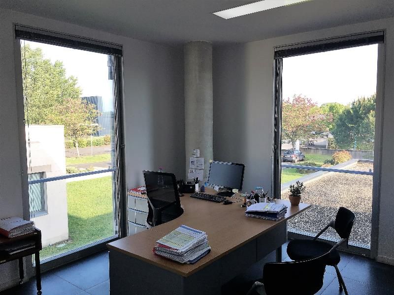 A Bruges, Parc Chavailles II, un immeuble indépendant d'une surface de 484 m² en R+1