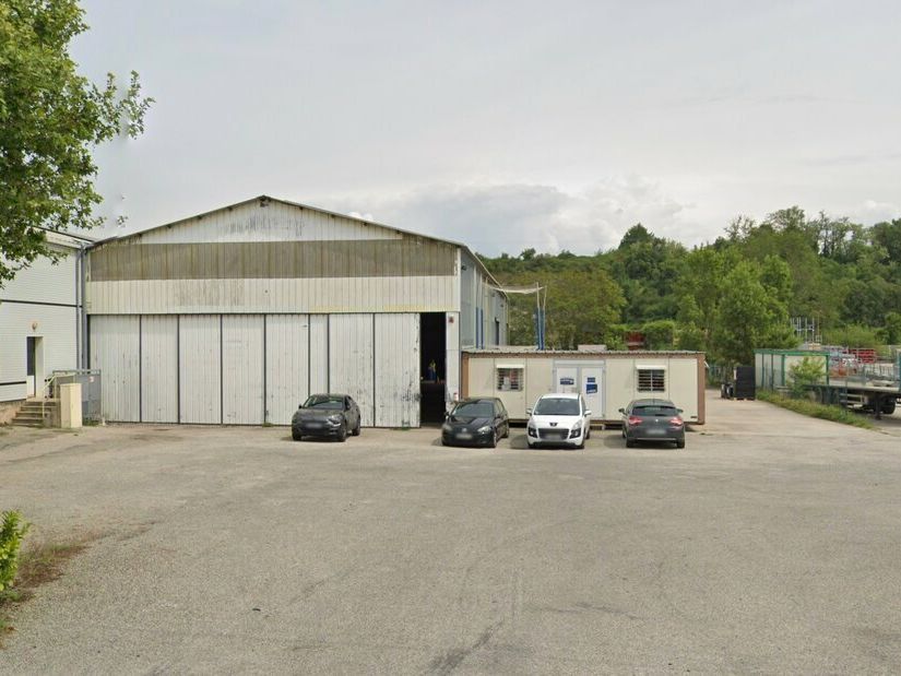 Location local d''activites 850 m² non divisibles