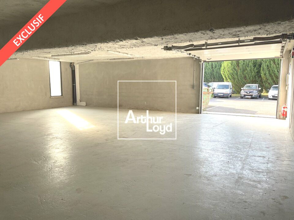Au pied de la N104, local d'activité - vente