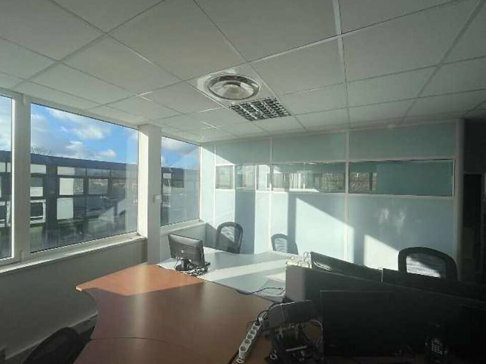 Au coeur du Parc de La Vatine - Immeuble climatisé et parking.