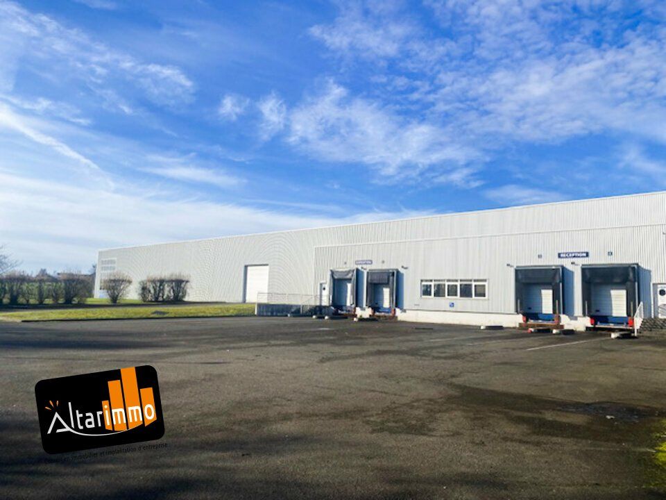 A VENDRE un site industriel ou logistique de 12 800 m² sur un terrain de 4 hectares environ, au nord de Le Mans, entre les autoroutes A28 en direction de Caen et A11en direction de Chartres et l'Ile de France, Orléans.